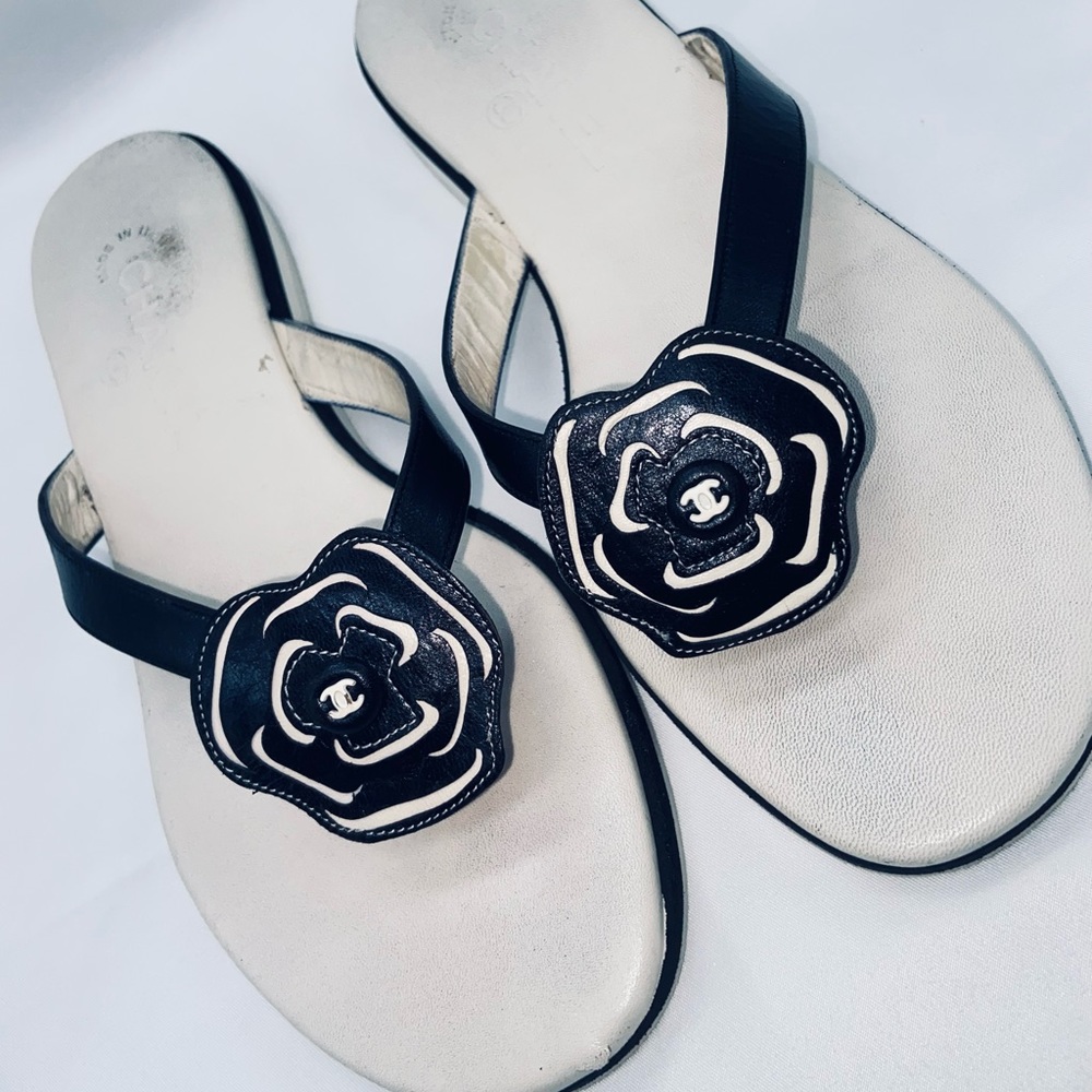 Chanel slide sandals size 7. - Picture 2 of 8